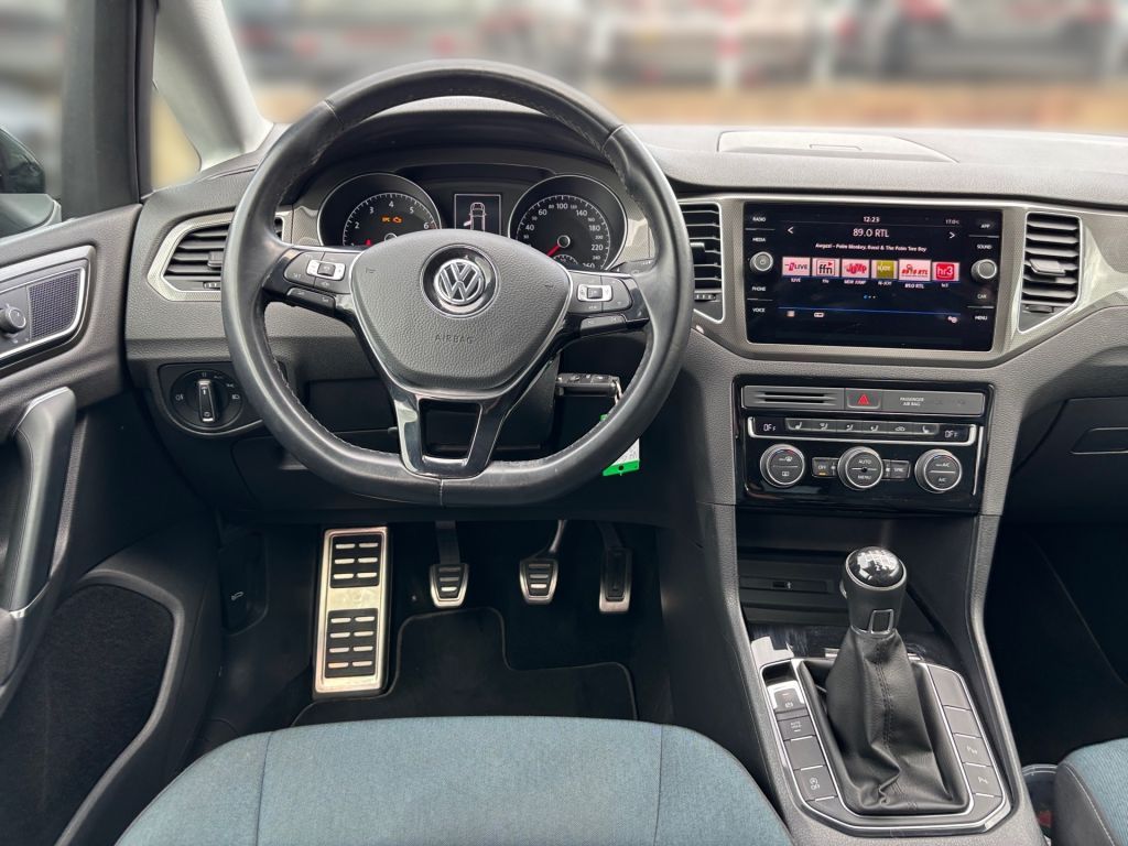 Fahrzeugabbildung Volkswagen Golf Sportsvan 1.0 TSI IQ.DRIVE