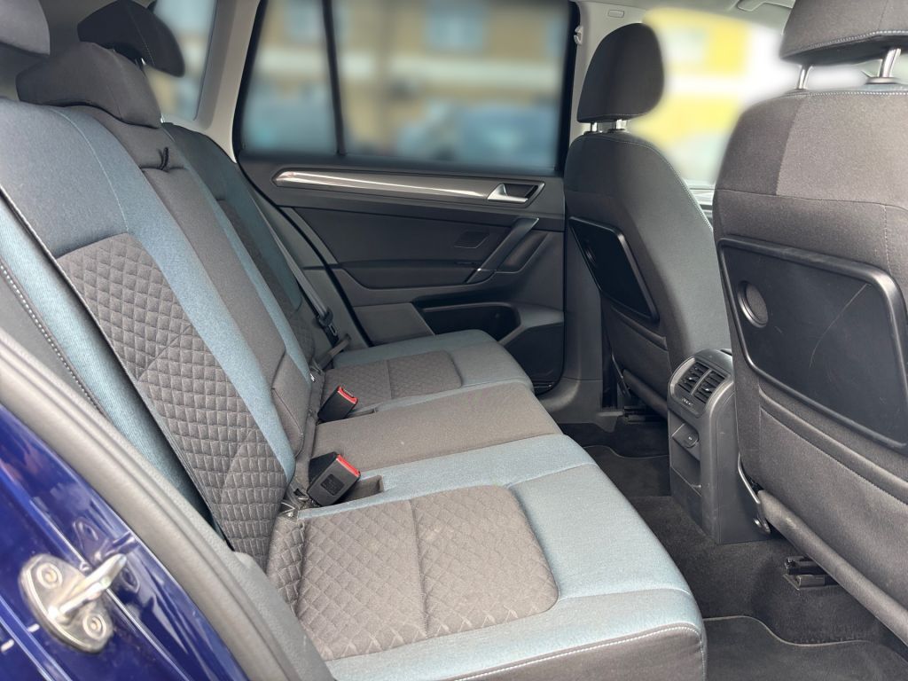 Fahrzeugabbildung Volkswagen Golf Sportsvan 1.0 TSI IQ.DRIVE