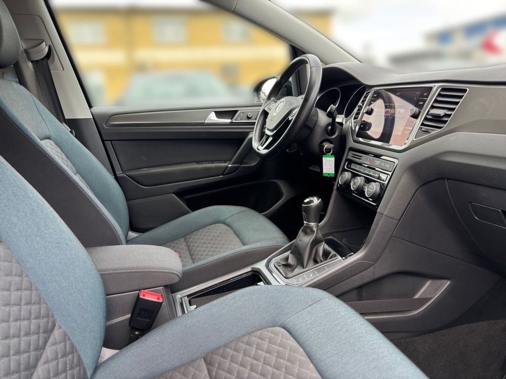 Fahrzeugabbildung Volkswagen Golf Sportsvan 1.0 TSI IQ.DRIVE