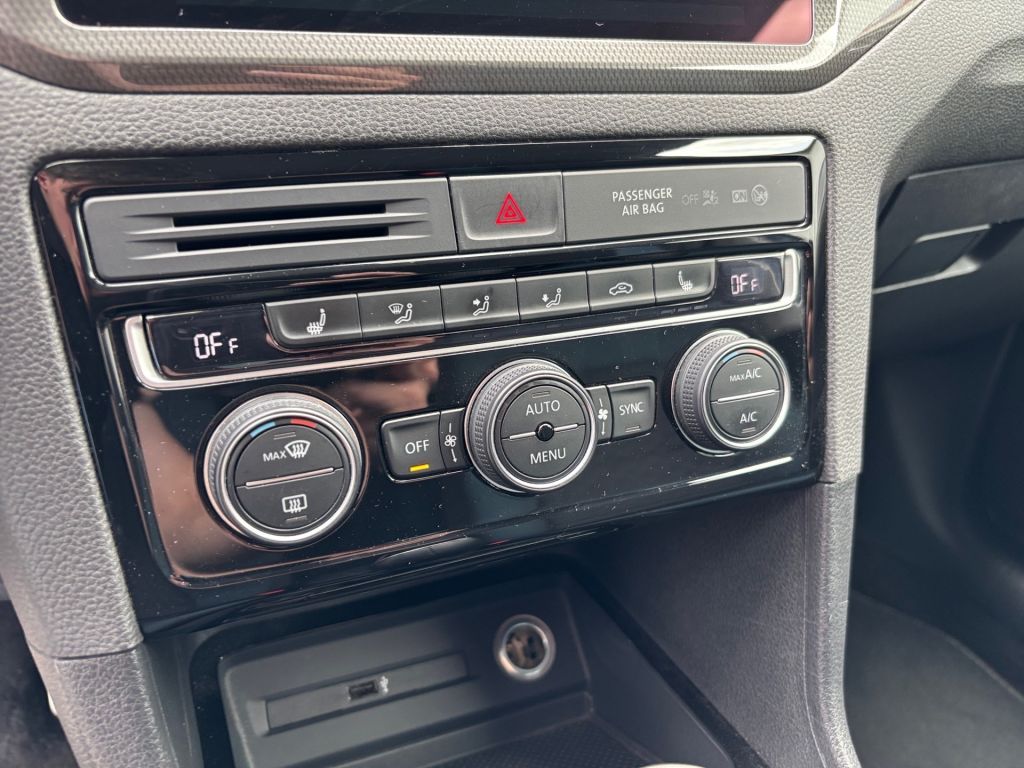 Fahrzeugabbildung Volkswagen Golf Sportsvan 1.0 TSI IQ.DRIVE