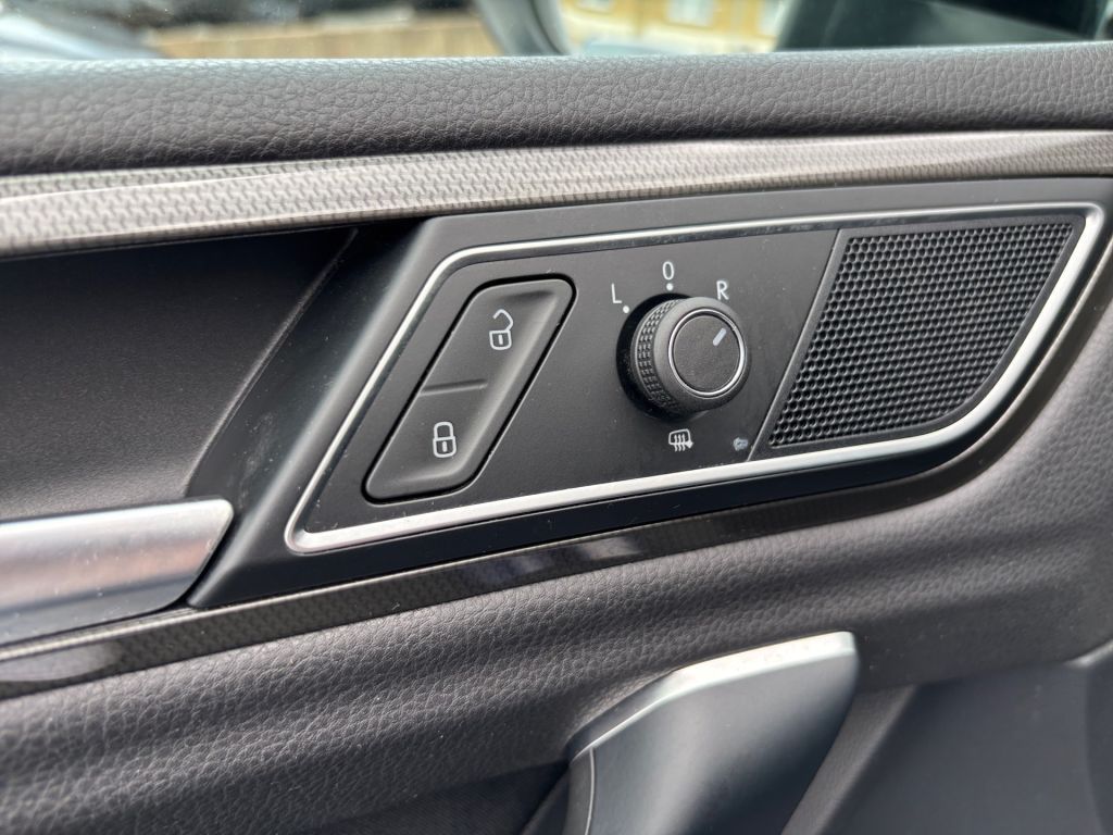 Fahrzeugabbildung Volkswagen Golf Sportsvan 1.0 TSI IQ.DRIVE
