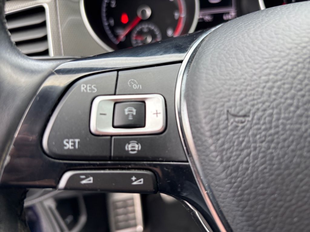 Fahrzeugabbildung Volkswagen Golf Sportsvan 1.0 TSI IQ.DRIVE