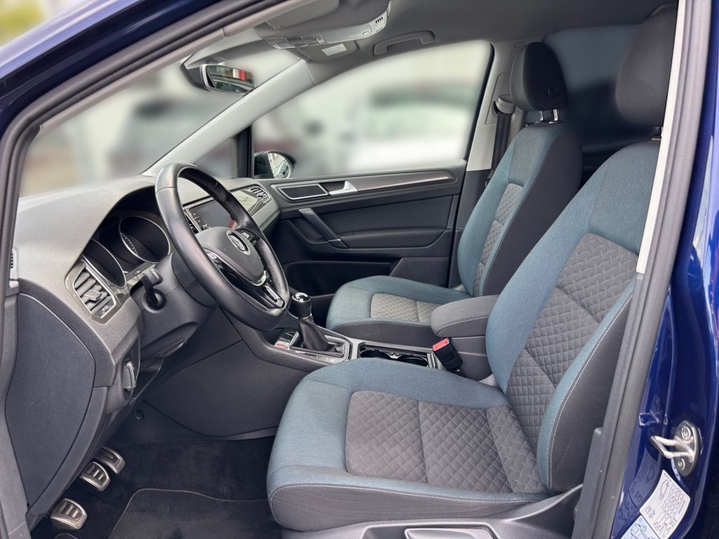 Fahrzeugabbildung Volkswagen Golf Sportsvan 1.0 TSI IQ.DRIVE