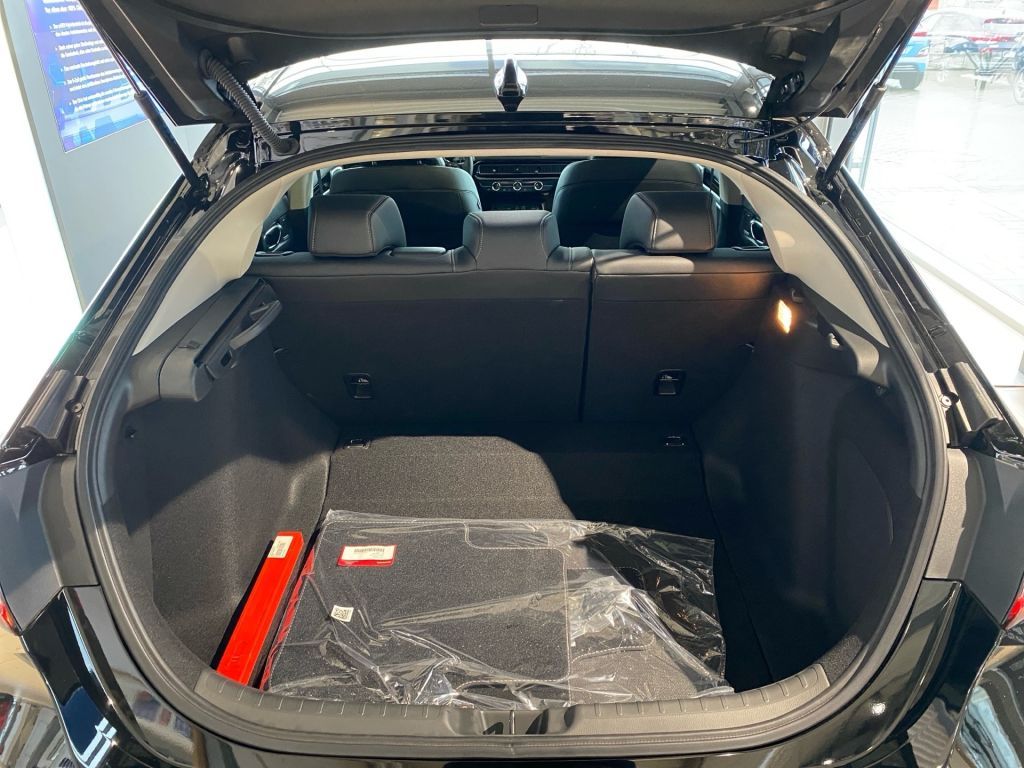 Fahrzeugabbildung Honda Civic e:HEV 2.0 i-MMD Hybrid Advance (FE)