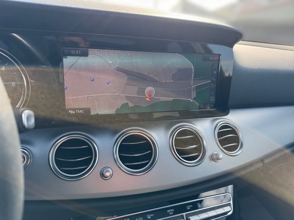Fahrzeugabbildung Mercedes-Benz E 300 de 9G-TRONIC +Pano+Totwinkela.+R.Kamera