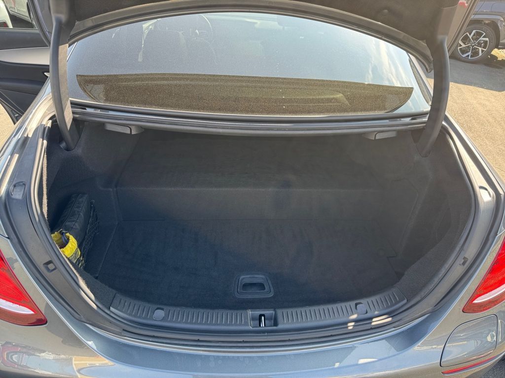 Fahrzeugabbildung Mercedes-Benz E 300 de 9G-TRONIC +Pano+Totwinkela.+R.Kamera