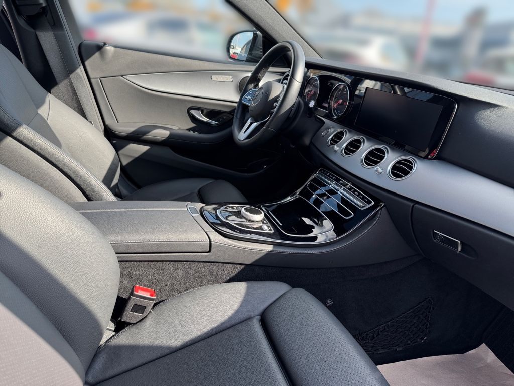 Fahrzeugabbildung Mercedes-Benz E 300 de 9G-TRONIC +Pano+Totwinkela.+R.Kamera