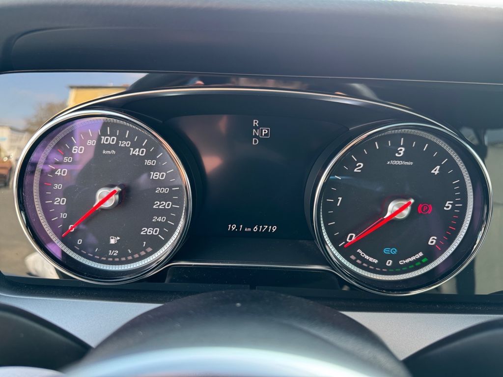 Fahrzeugabbildung Mercedes-Benz E 300 de 9G-TRONIC +Pano+Totwinkela.+R.Kamera