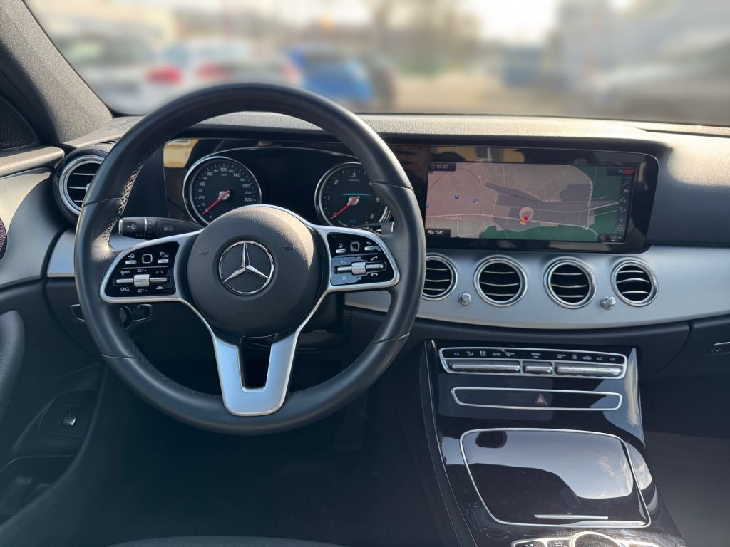 Fahrzeugabbildung Mercedes-Benz E 300 de 9G-TRONIC +Pano+Totwinkela.+R.Kamera