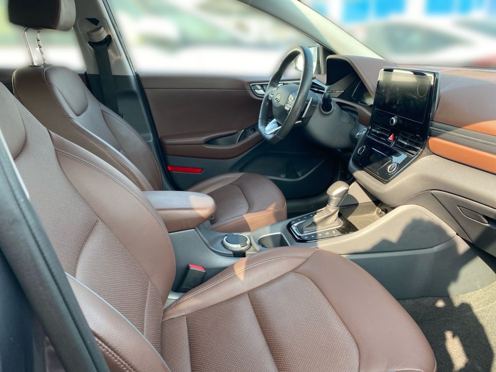 Fahrzeugabbildung Hyundai IONIQ Plug-in-Hybrid 1.6 GDI Prime