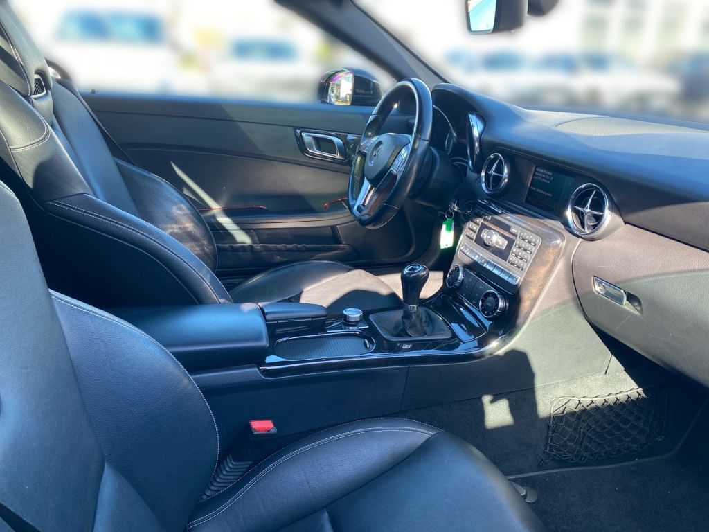 Fahrzeugabbildung Mercedes-Benz SLK 200+Pano.+SHZ.