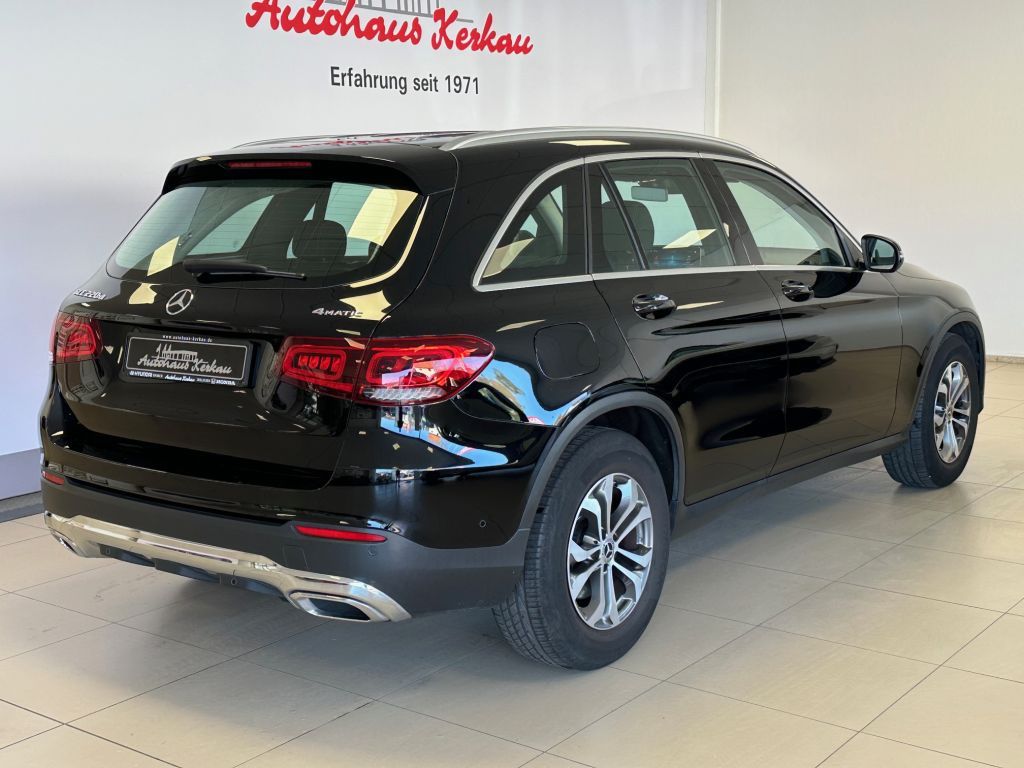 Fahrzeugabbildung Mercedes-Benz GLC 220 d 4Matic +Business Paket+LED+Carplay+