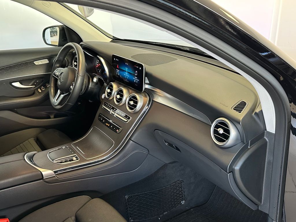 Fahrzeugabbildung Mercedes-Benz GLC 220 d 4Matic +Business Paket+LED+Carplay+