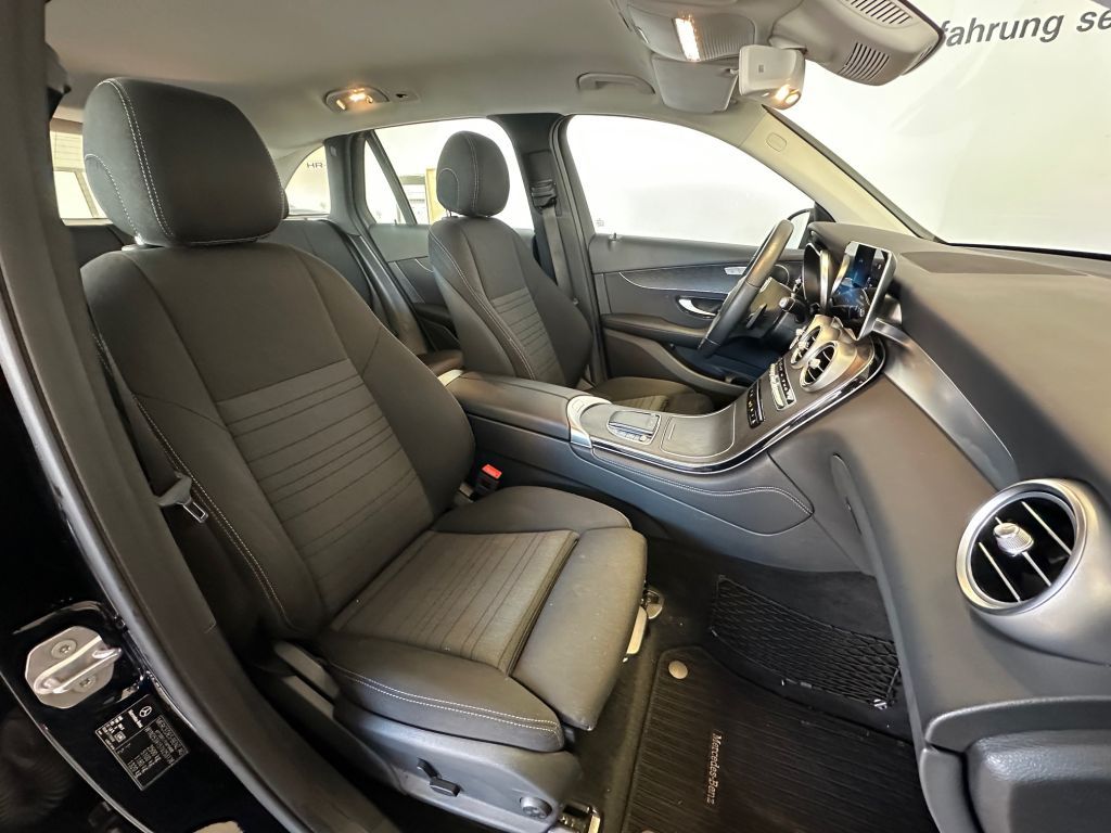 Fahrzeugabbildung Mercedes-Benz GLC 220 d 4Matic +Business Paket+LED+Carplay+