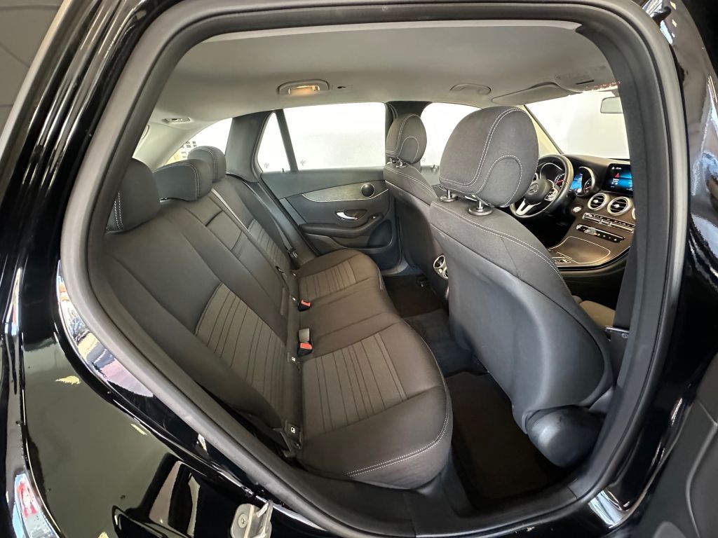 Fahrzeugabbildung Mercedes-Benz GLC 220 d 4Matic +Business Paket+LED+Carplay+