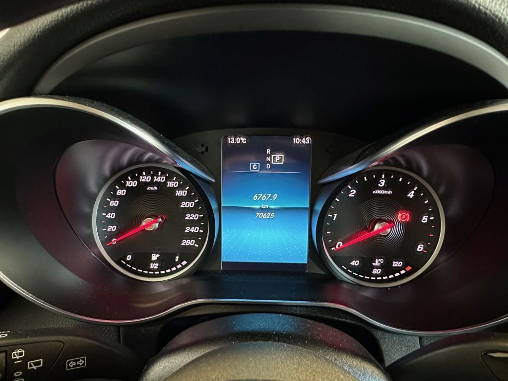 Fahrzeugabbildung Mercedes-Benz GLC 220 d 4Matic +Business Paket+LED+Carplay+