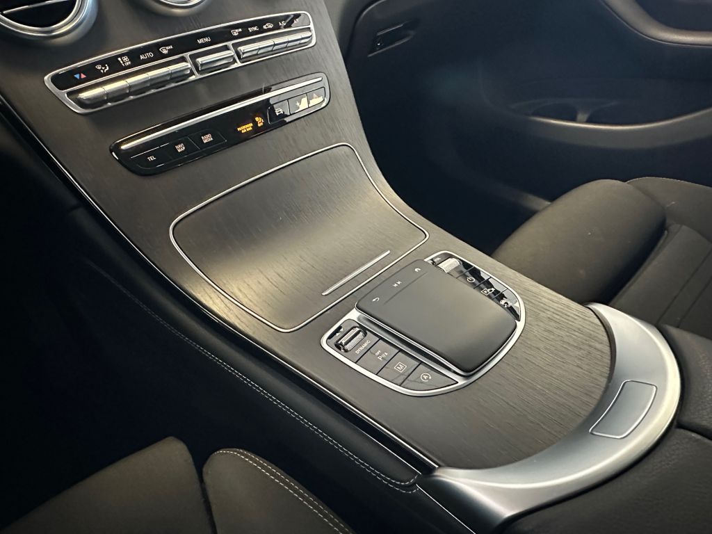 Fahrzeugabbildung Mercedes-Benz GLC 220 d 4Matic +Business Paket+LED+Carplay+