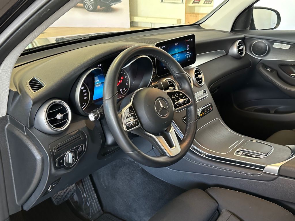 Fahrzeugabbildung Mercedes-Benz GLC 220 d 4Matic +Business Paket+LED+Carplay+