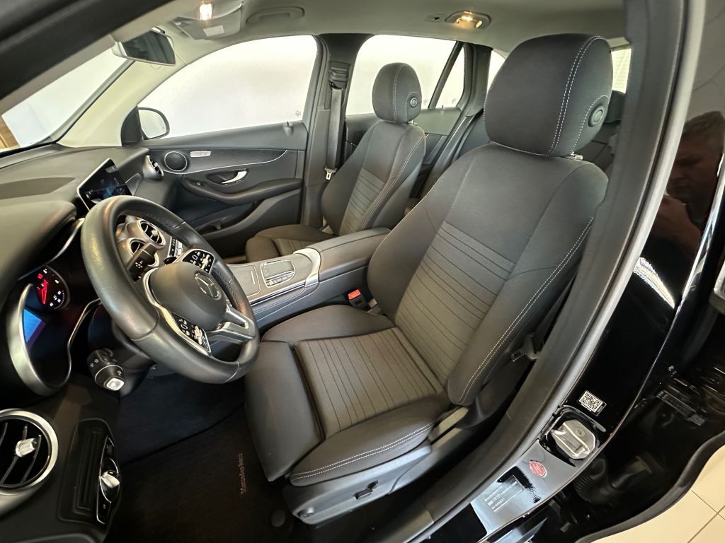 Fahrzeugabbildung Mercedes-Benz GLC 220 d 4Matic +Business Paket+LED+Carplay+
