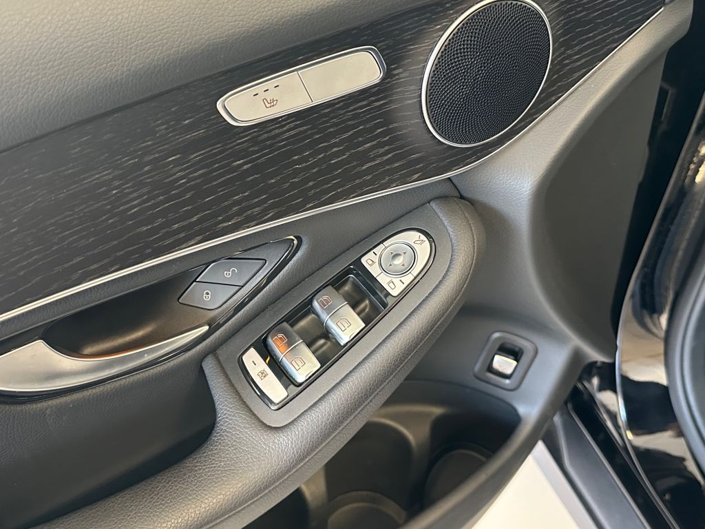 Fahrzeugabbildung Mercedes-Benz GLC 220 d 4Matic +Business Paket+LED+Carplay+