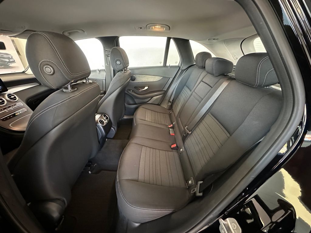 Fahrzeugabbildung Mercedes-Benz GLC 220 d 4Matic +Business Paket+LED+Carplay+