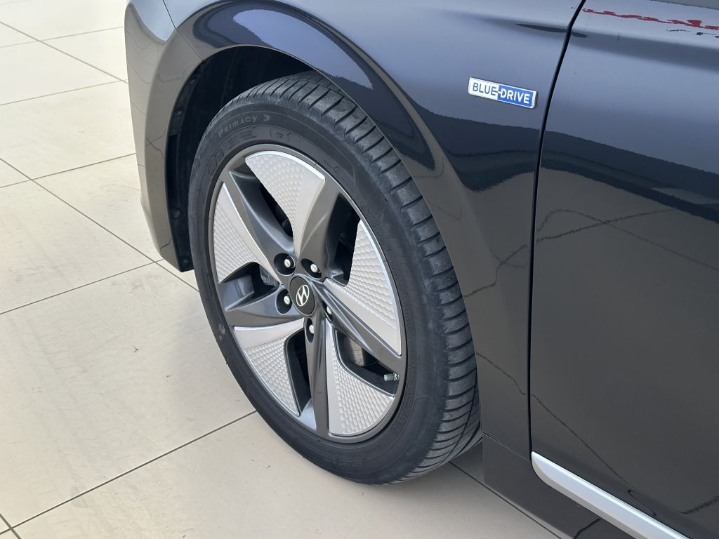 Fahrzeugabbildung Hyundai IONIQ Hybrid 1.6 GDI Premium + Vollausstattung +