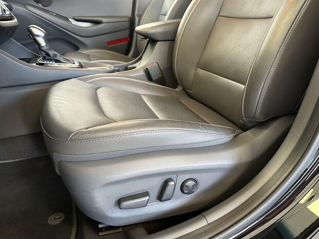 Fahrzeugabbildung Hyundai IONIQ Hybrid 1.6 GDI Premium + Vollausstattung +
