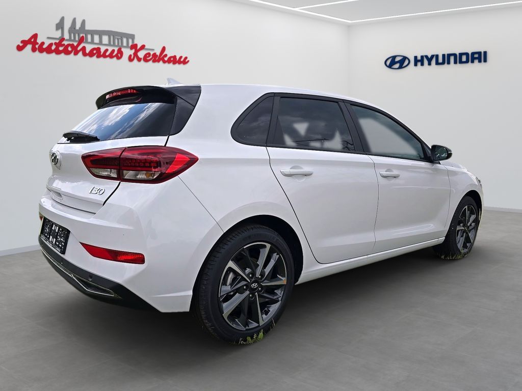 Fahrzeugabbildung Hyundai i30 1.0 T-GDI DCT Connect & Go+LED+Navi+EPH v+h