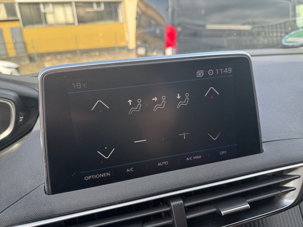 Fahrzeugabbildung Peugeot 3008 PureTech 130 Stop & Start Crossway
