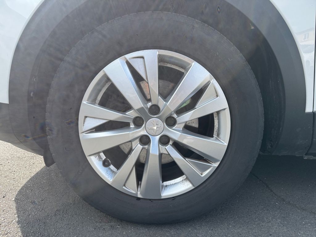 Fahrzeugabbildung Peugeot 3008 PureTech 130 Stop & Start Crossway