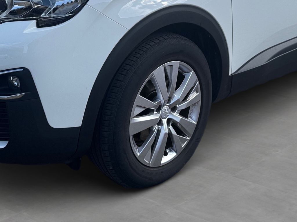 Fahrzeugabbildung Peugeot 3008 PureTech 130 Stop & Start Crossway