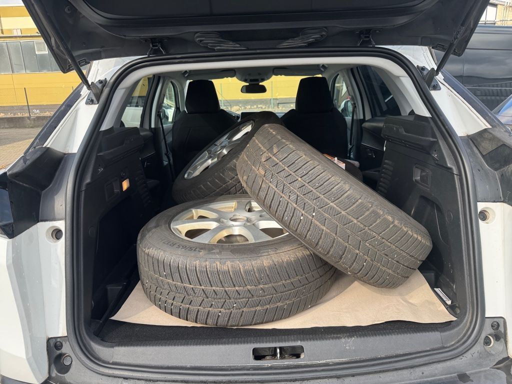 Fahrzeugabbildung Peugeot 3008 PureTech 130 Stop & Start Crossway