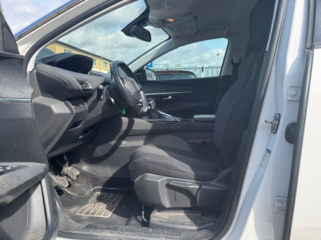 Fahrzeugabbildung Peugeot 3008 PureTech 130 Stop & Start Crossway
