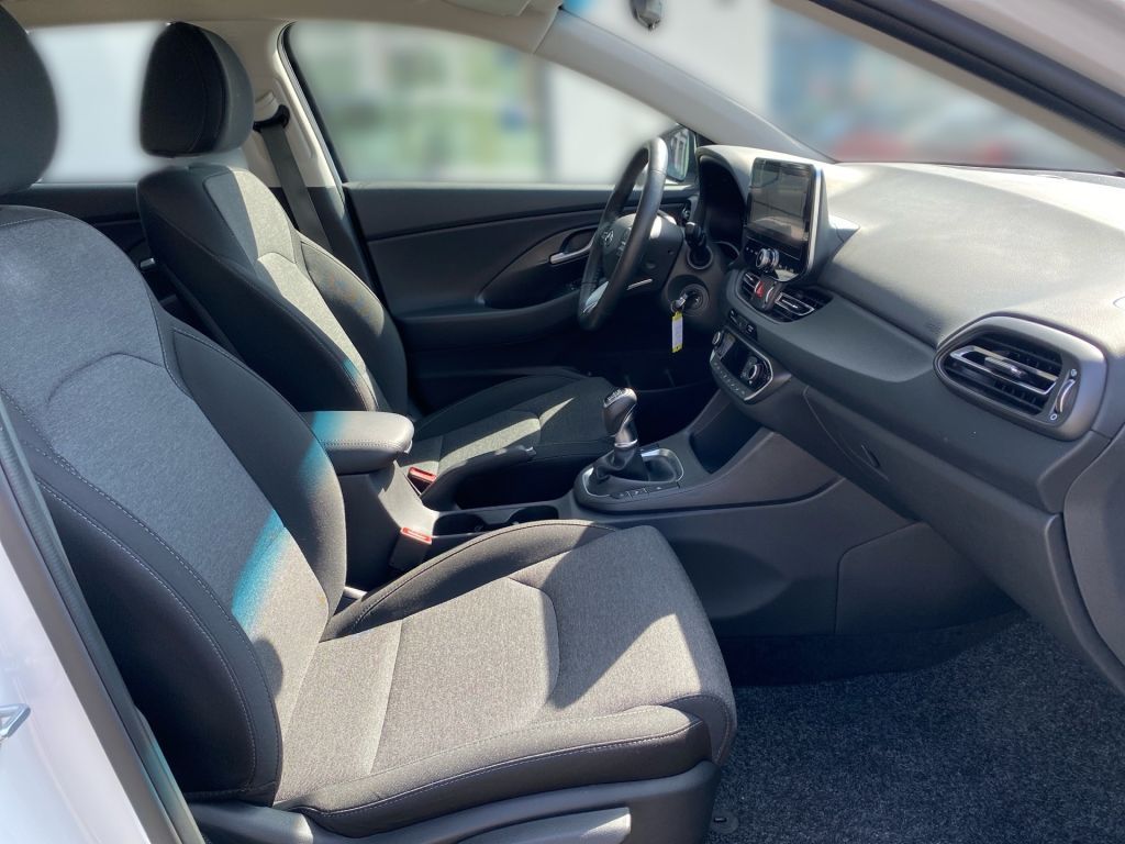 Fahrzeugabbildung Hyundai i30 1.5 T-GDI 48V-Hybrid Trend Navi