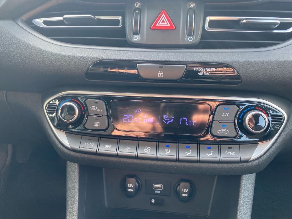 Fahrzeugabbildung Hyundai i30 1.5 T-GDI 48V-Hybrid Trend Navi