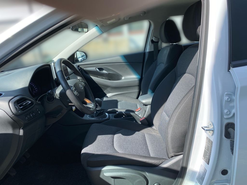 Fahrzeugabbildung Hyundai i30 1.5 T-GDI 48V-Hybrid Trend Navi