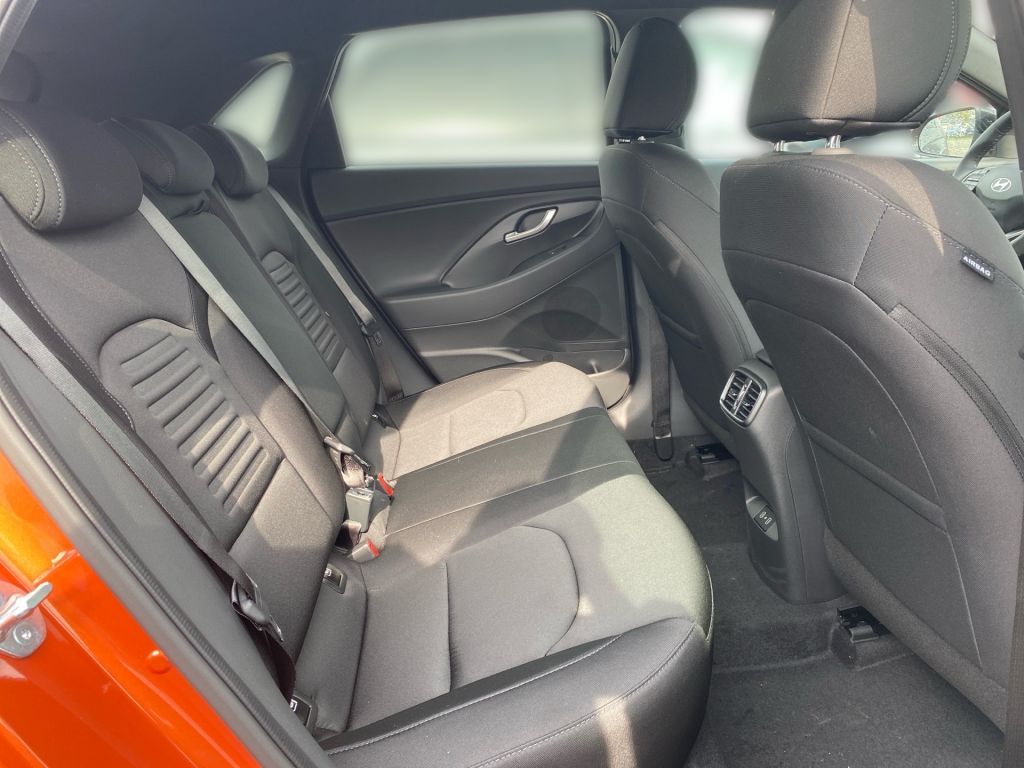 Fahrzeugabbildung Hyundai i30 1.5 T-GDI 48V-Hybrid DCT Advantage (PD)