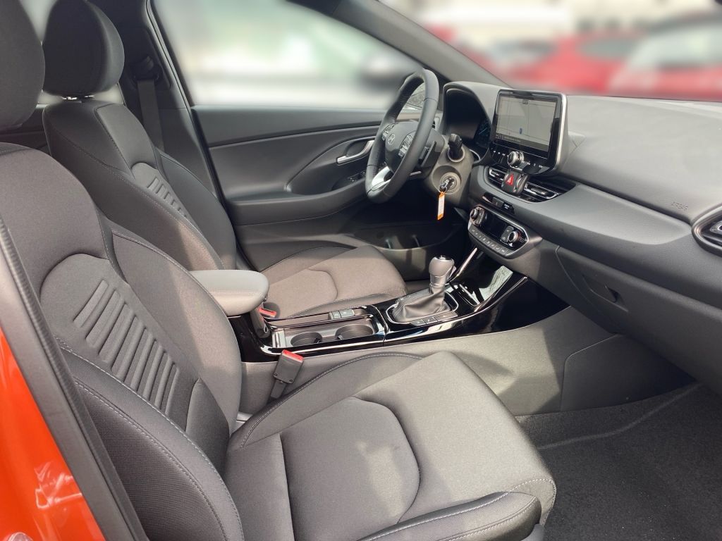 Fahrzeugabbildung Hyundai i30 1.5 T-GDI 48V-Hybrid DCT Advantage (PD)