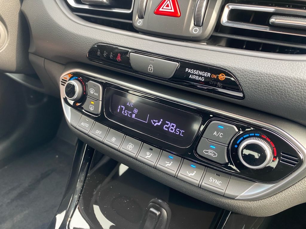 Fahrzeugabbildung Hyundai i30 1.5 T-GDI 48V-Hybrid DCT Advantage (PD)