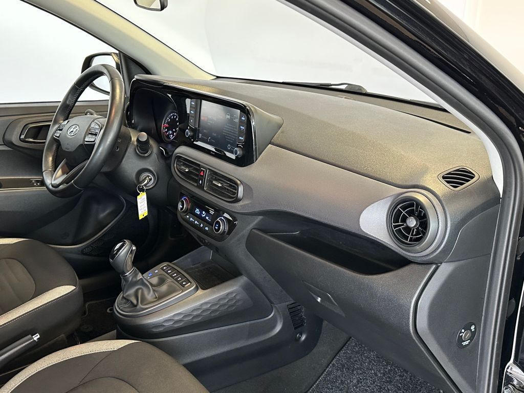 Fahrzeugabbildung Hyundai i10 1.2 Automatik Trend Ganzjahresreifen+Komfort