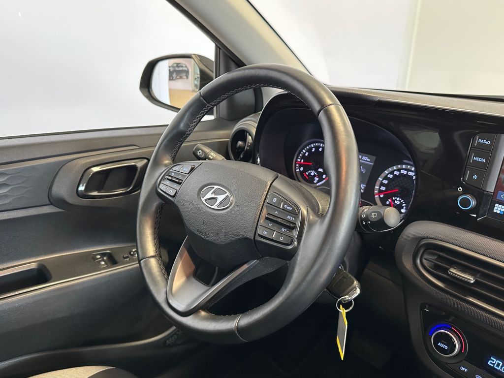 Fahrzeugabbildung Hyundai i10 1.2 Automatik Trend Ganzjahresreifen+Komfort