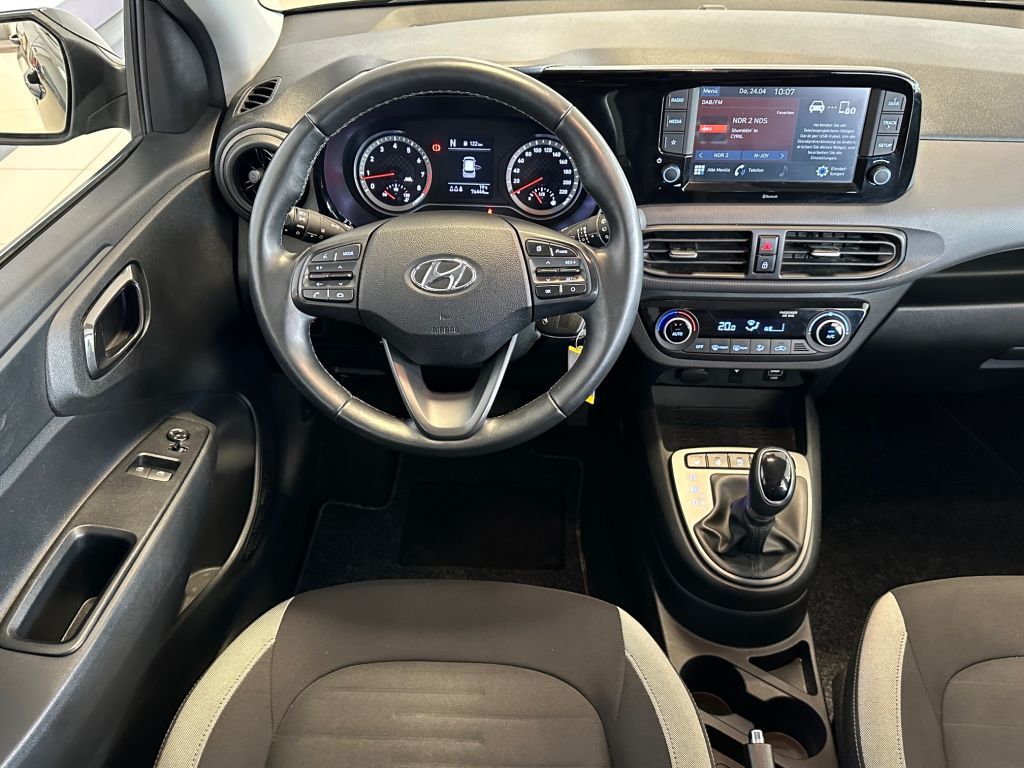 Fahrzeugabbildung Hyundai i10 1.2 Automatik Trend Ganzjahresreifen+Komfort