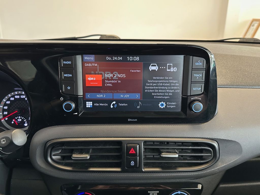 Fahrzeugabbildung Hyundai i10 1.2 Automatik Trend Ganzjahresreifen+Komfort