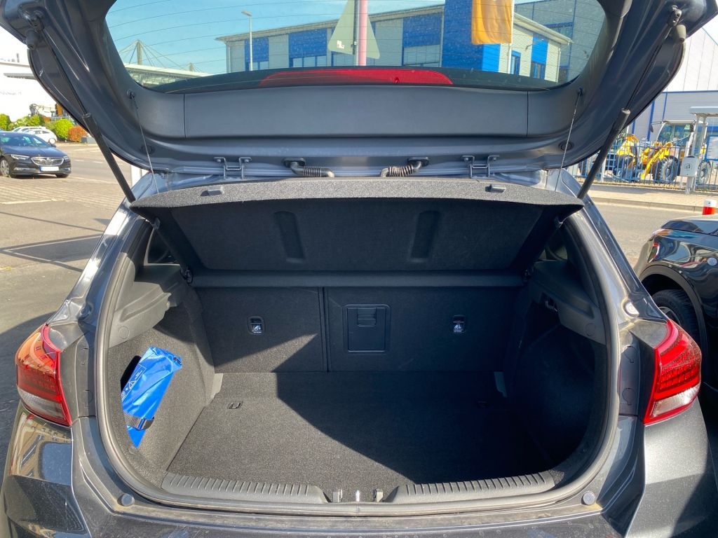 Fahrzeugabbildung Hyundai i30 1.5 T-GDI 48V-Hybrid EDITION 30+