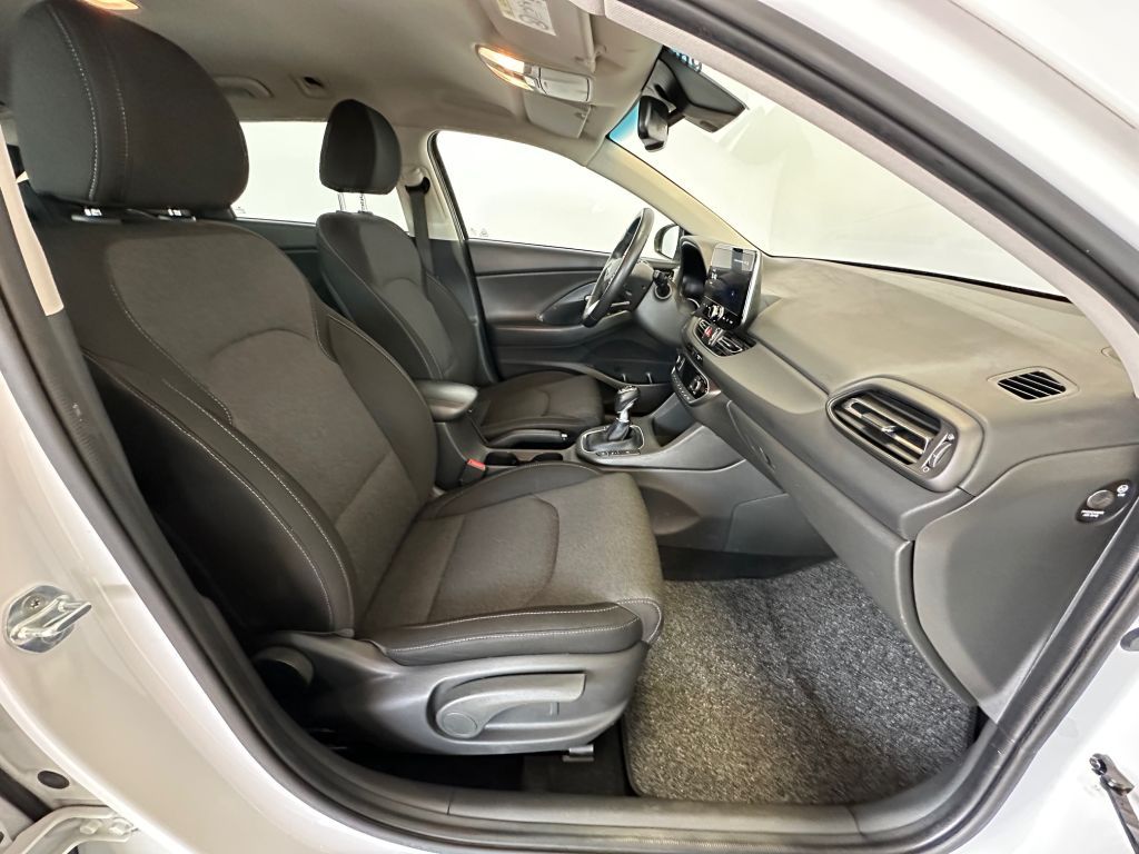 Fahrzeugabbildung Hyundai i30 Kombi 1.6 CRDI EDITION 30+