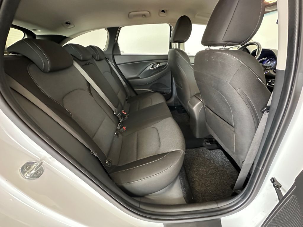 Fahrzeugabbildung Hyundai i30 Kombi 1.6 CRDI EDITION 30+