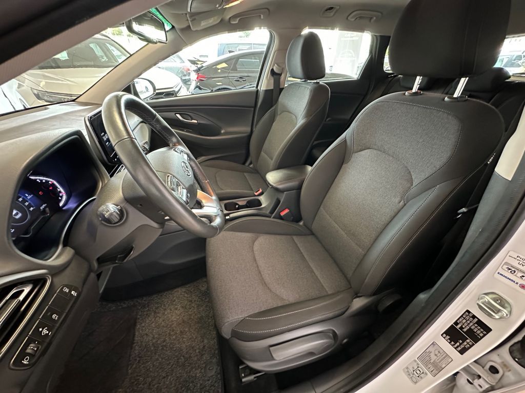 Fahrzeugabbildung Hyundai i30 Kombi 1.6 CRDI EDITION 30+