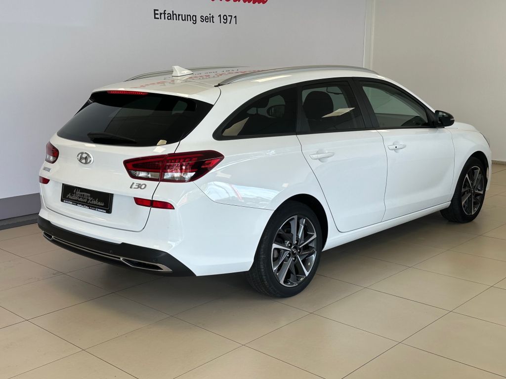 Fahrzeugabbildung Hyundai i30 Kombi 1.6 CRDI EDITION 30+