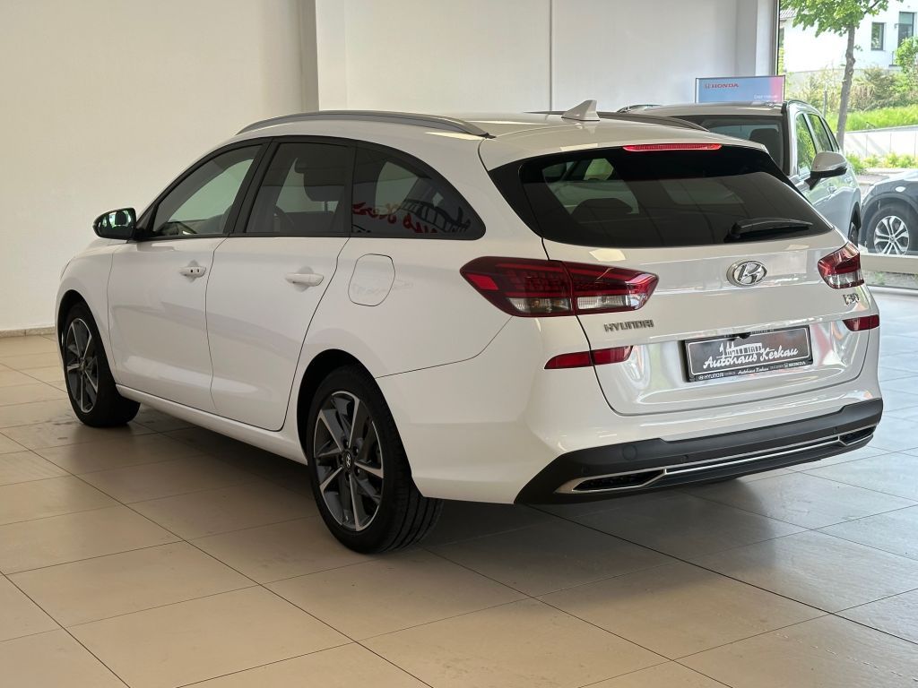 Fahrzeugabbildung Hyundai i30 Kombi 1.6 CRDI EDITION 30+