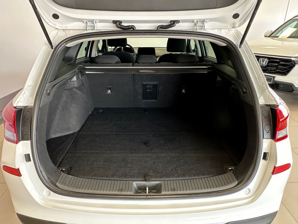 Fahrzeugabbildung Hyundai i30 Kombi 1.6 CRDI EDITION 30+